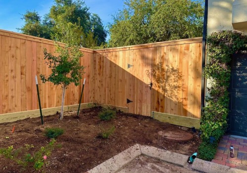 Why A Landscape Architect Ensures The Best Privacy Fence Prices In Friendswood, TX